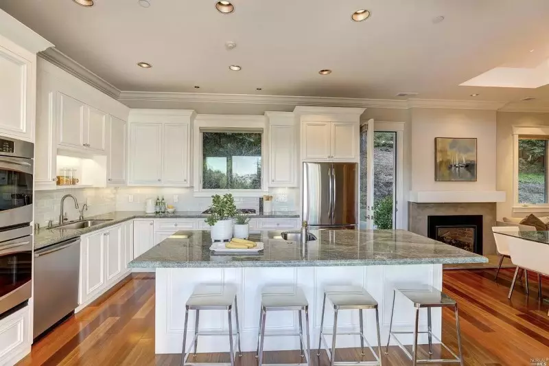 White Kitchen Cabinets