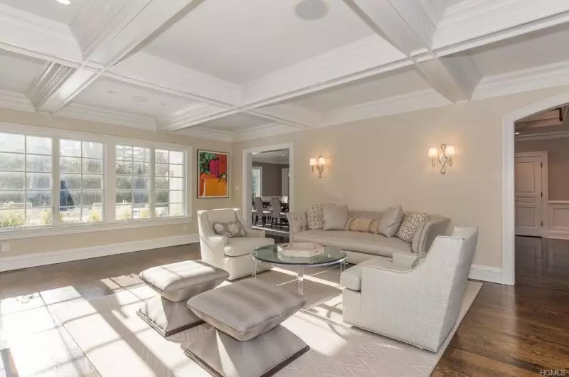 Neutral Vs. Bold Colors