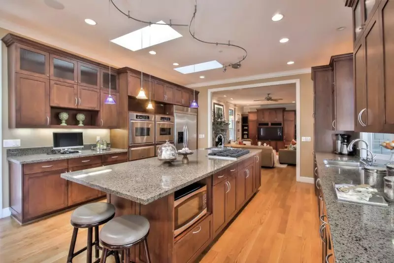 Kitchen Island with Stools