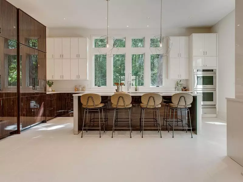 Modern White Kitchen Cabinets