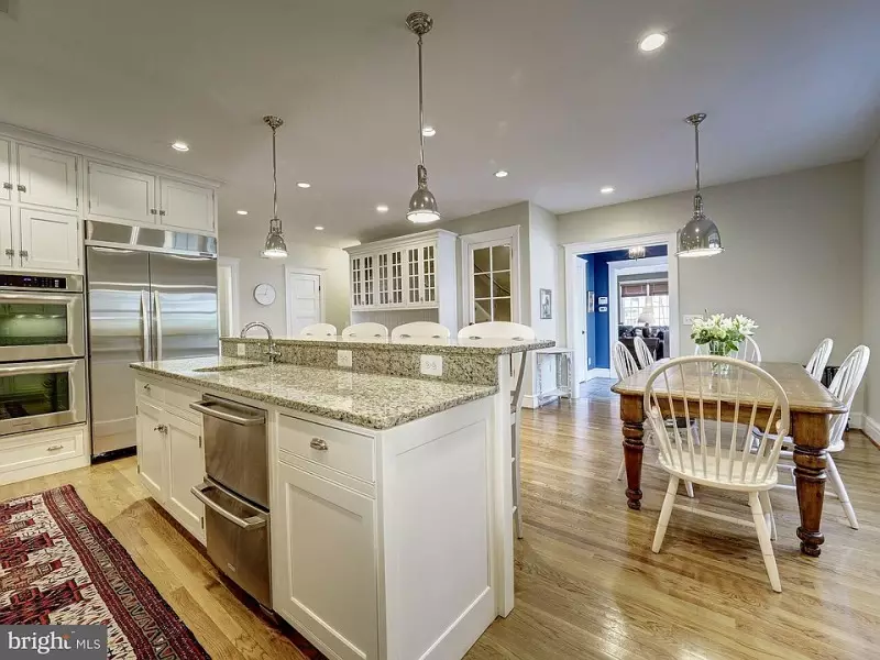 Kitchen Countertop Ideas with White Cabinets