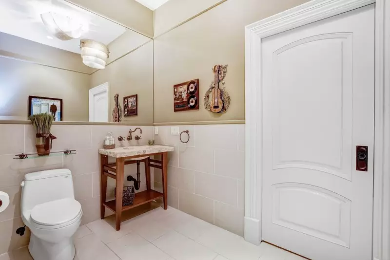 Small Bathroom Makeover