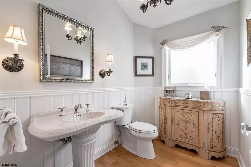 Small Bathroom Decor Ideas