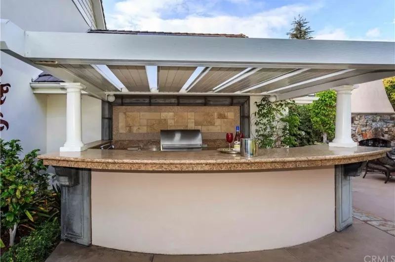 Patio Kitchen and Fire