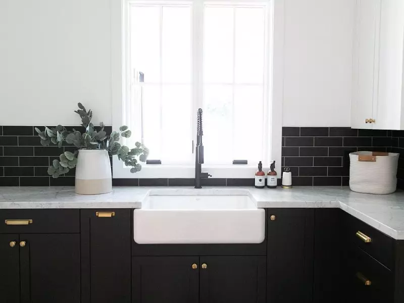 Black Kitchen Cabinets