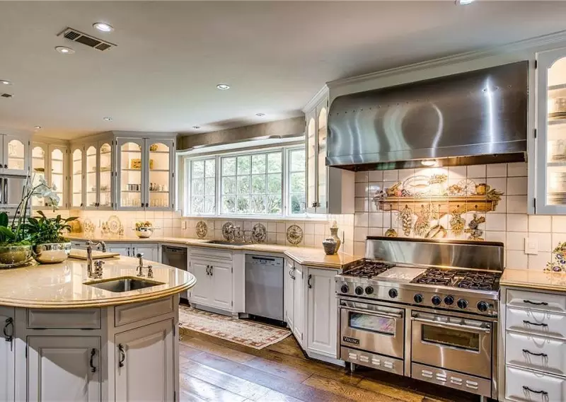 Country Kitchen Backsplash