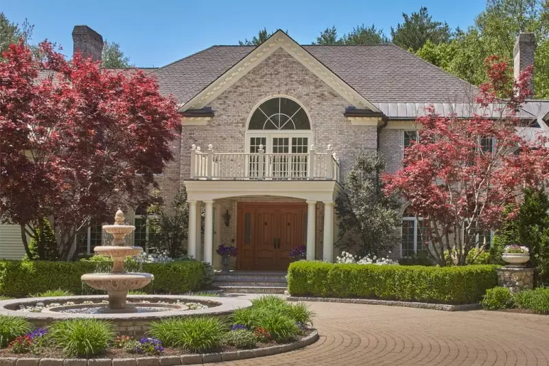 Colorful Front Yards