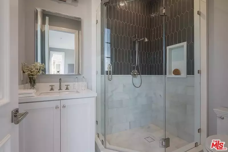 Corner Walk In Shower