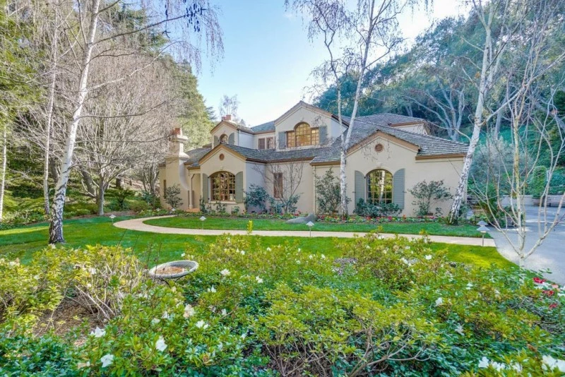 Front Yard Gardens