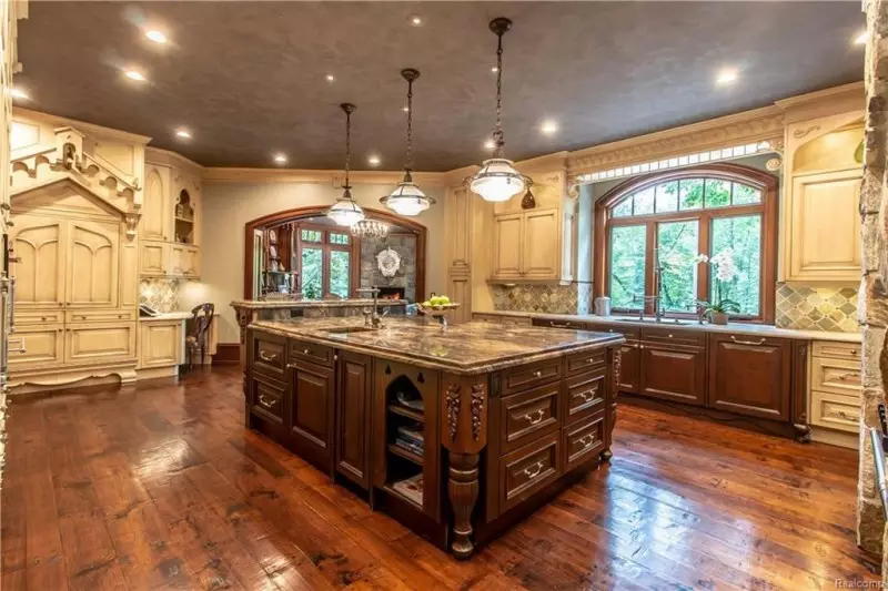 Kitchen Island with Storage