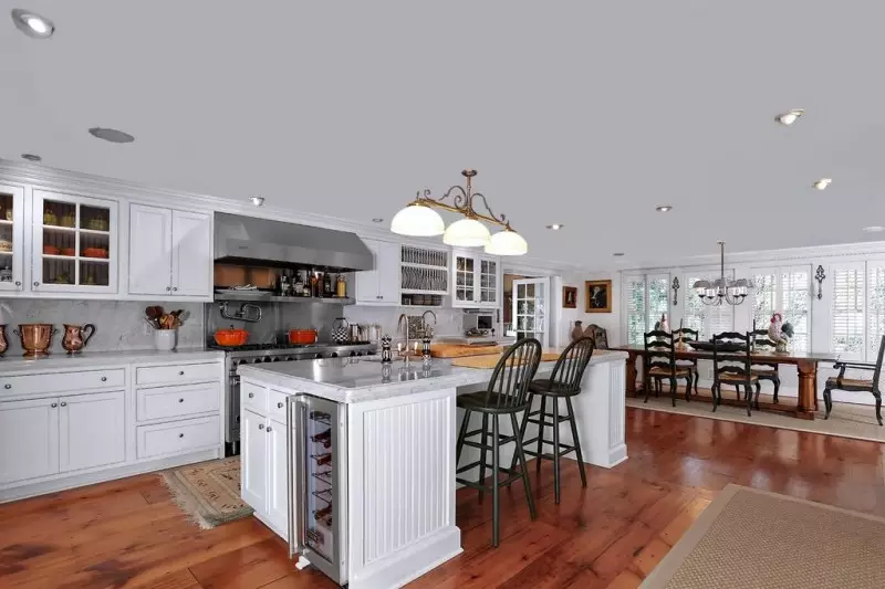 White Kitchen Island