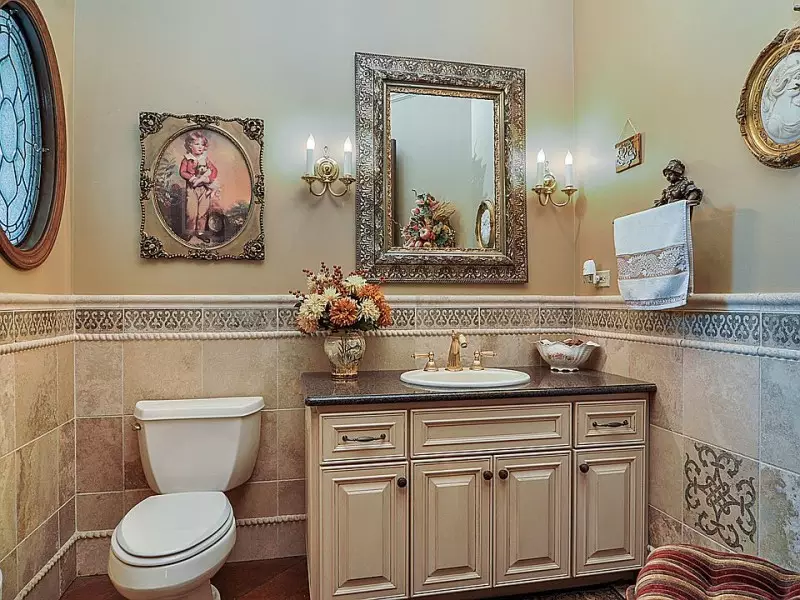 Small Bathroom Wall Decor Ideas