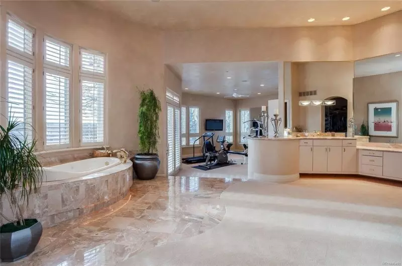 Contemporary Master Bath