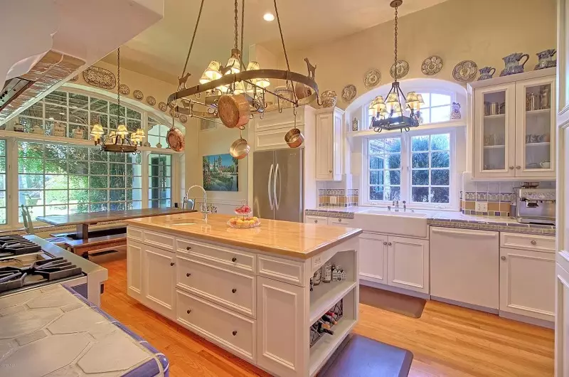 Kitchen Paint Colors With White Cabinets