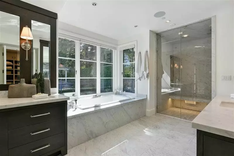 Modern Bathroom Decor