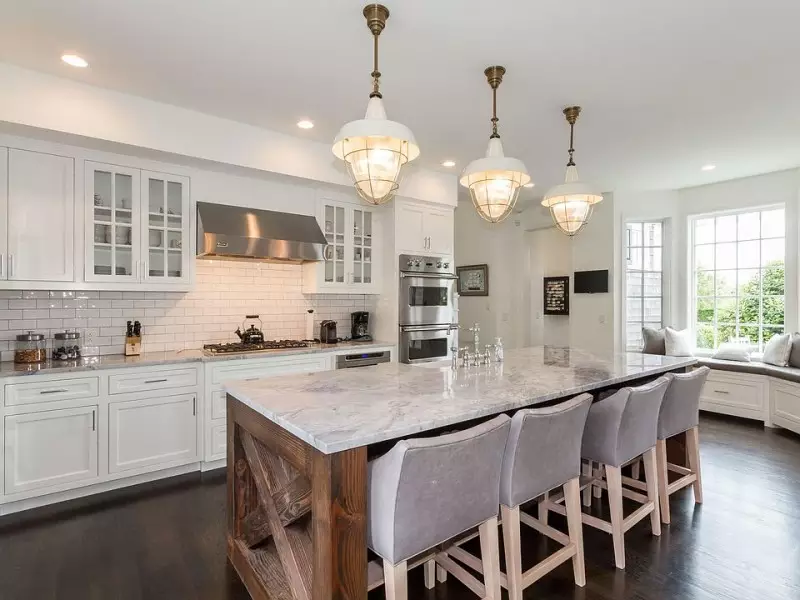 White Kitchen Cabinets