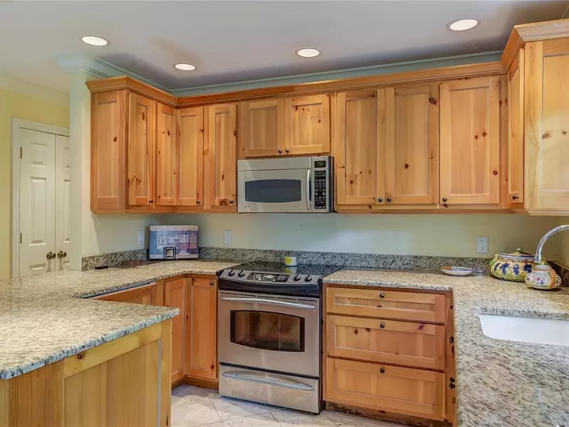 Kitchen Paint Colors with Oak Cabinets